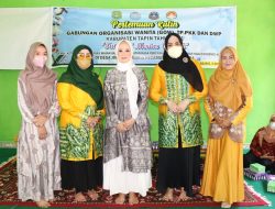 Ibu-Ibu Desa Jingah Babaris Diajarin Jadi MUA