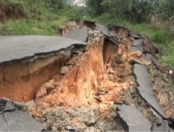 Jalan Terputus, Warga Diminta Gunakan Jalan Baru