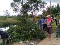 TNI Dan Masyarakat Gotong Royong Bersihkan Sungai
