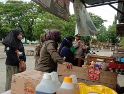 Gunakan Toa, Rini Yusnita Ajak Pedagang Pasar Untuk Vaksin