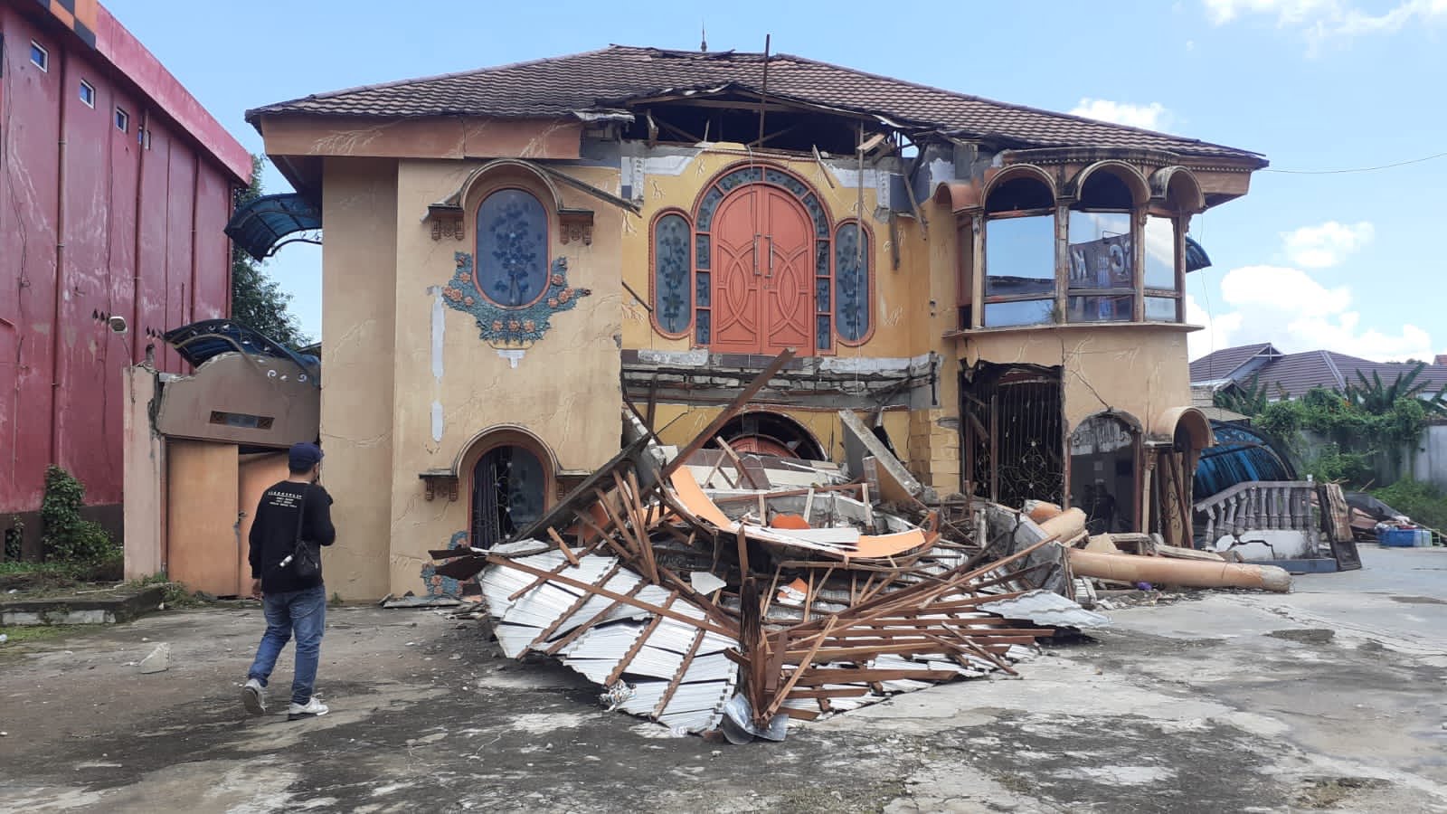Rumah Mewah Di Banjarmasin Ambruk