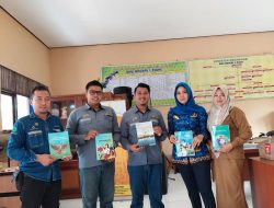 PT BRE Berikan 175 Buku Pelajaran Untuk Sekolah Pegunungan Meratus