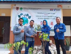PT BRE Berikan 30 Bibit Pohon Produktif Untuk SMA 1 Negeri Piani