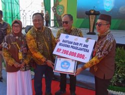 Peduli Pendidikan, PT BRE Salurkan Beasiswa 300 Juta Rupiah