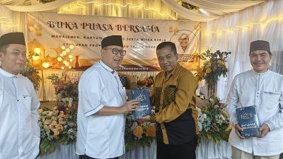 PT BRE Berikan Bantuan Buku Pertambangan Untuk Dua Perguruan Tinggi