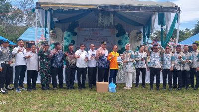 PT BRE Berikan Buku Untuk Sekolah Pegunungan Meratus