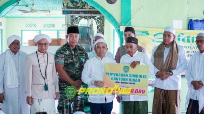 Safari Jumat, Bupati Tapin Serahkan Bantuan Rp200 Juta untuk Masjid Al-Munna Desa Timbaan