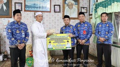 Dukung Pelestarian Tradisi Keagamaan, Bupati dan Wabup Tapin Serahkan Bantuan Haul Tokoh Agama