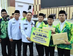 Wakil Bupati Tapin Serahkan Penghargaan kepada Kafilah MTQ Berprestasi