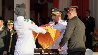 Upacara Penurunan Bendera Merah Putih di Tapin Berlangsung Khidmat, Wabup H Juanda Sampaikan Pesan Persatuan