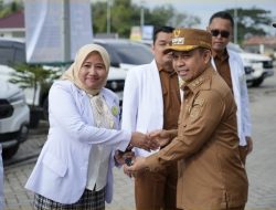 Dorong Layanan Kesehatan Berkualitas, Bupati Tapin Serahkan 7 Mobil Operasional untuk Dokter Spesialis