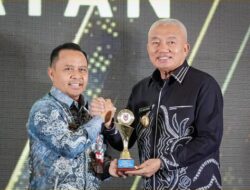 Bupati Tapin Raih Penghargaan Kesehatan dari Gubernur Kalsel Berkat Inovasi Layanan Publik