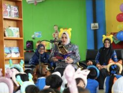 Bunda Literasi Tapin Hj. Faridah Buka Pelatihan Membaca Nyaring