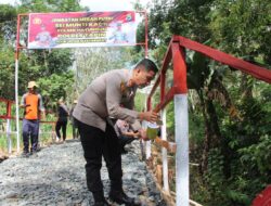 Polres Tapin Rampungkan Jembatan Merah Putih Selama Lima Hari
